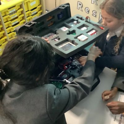 Year 5 work with Willmott Dixon